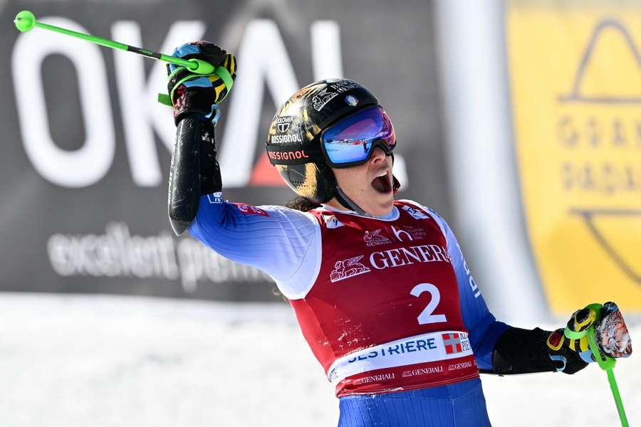 Federica Brignone esulta per la vittoria nello slalom gigante