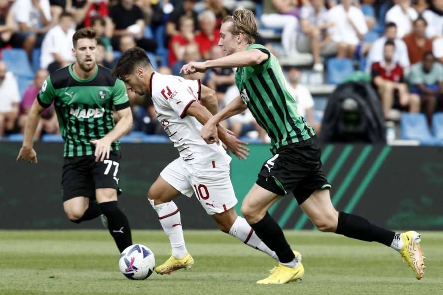 Stubborn Sassuolo shut out misfiring Milan