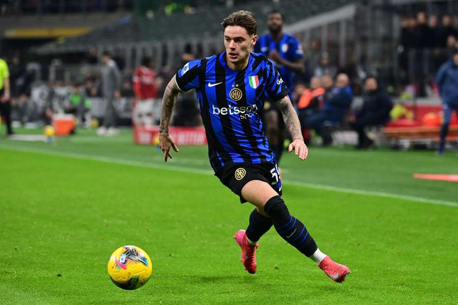 Zalewski bohaterem Interu w debiucie, Polak pomógł zatrzymać Milan w derbach
