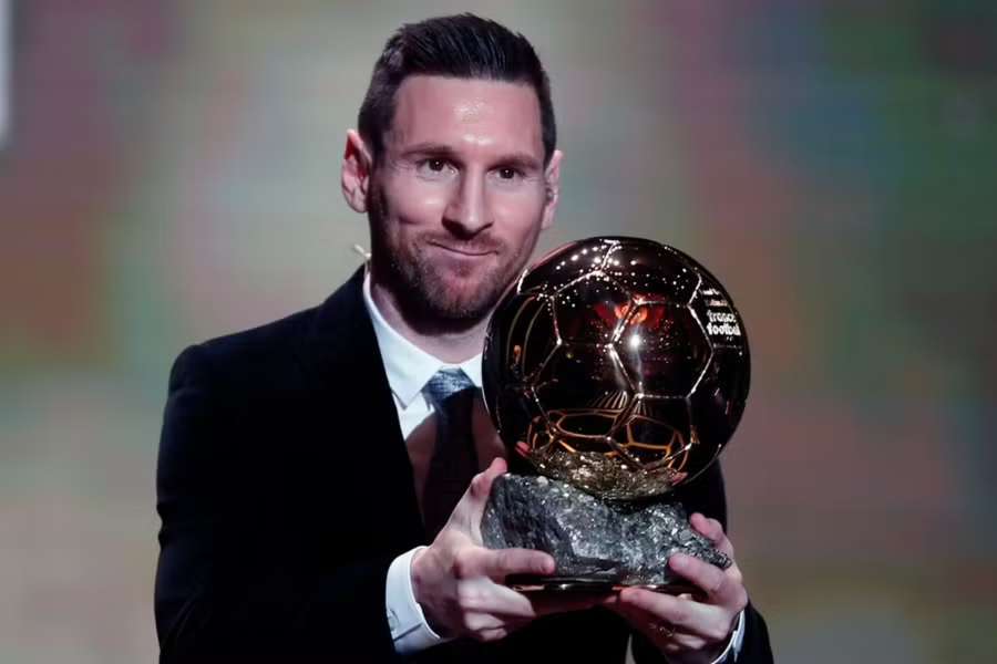 Získa Messi ôsmy raz Zlatú loptu?