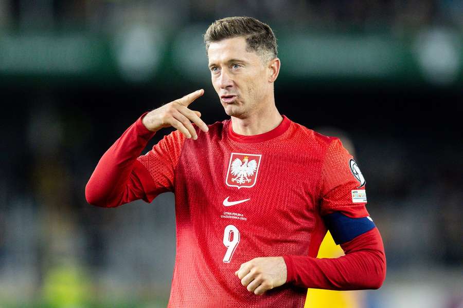 Barcelona confirm Lewandowski "has suffered a hamstring injury" and will be "sidelined" Barcelona confirm Lewandowski "has suffered a hamstring injury" and will be "sidelined"