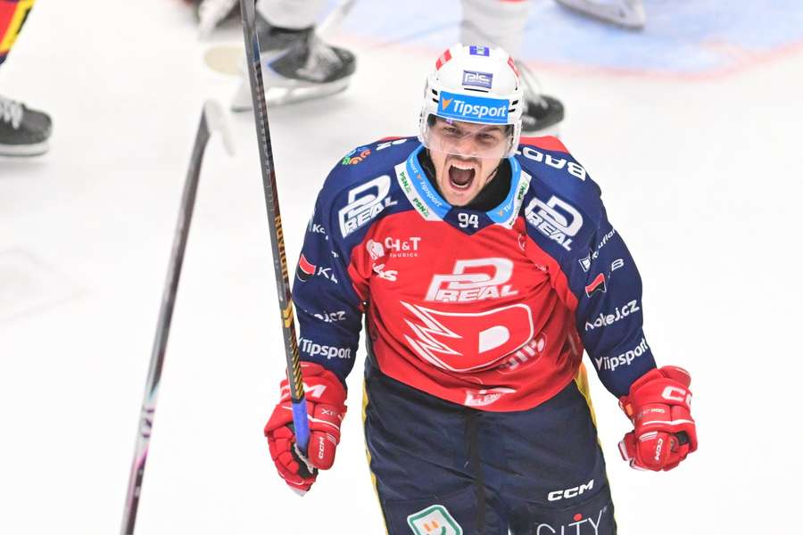 Jakub Lauko se raduje z prvního gólu po návratu do extraligy.