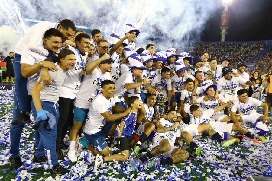 Vélez, en la celebración del título ganado en 2024.