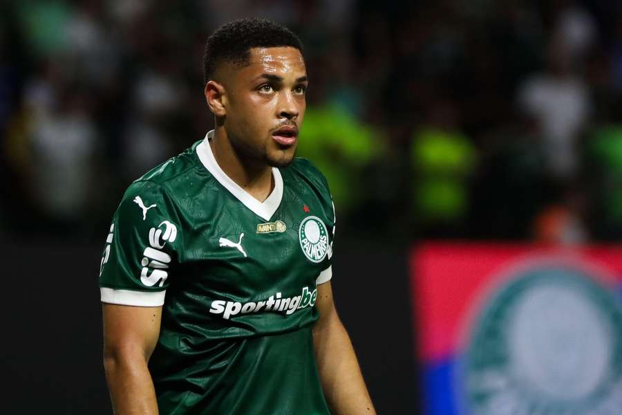 Vitor Roque é a contratação mais cara do futebol brasileiro