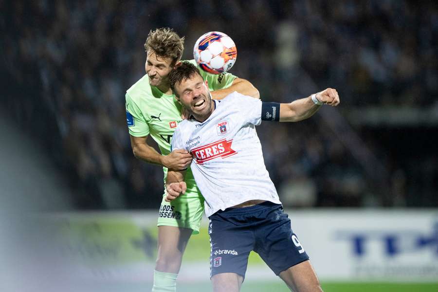 Daniel Høegh havde hænderne fulde i mandagen rivalopgør mod AGF.