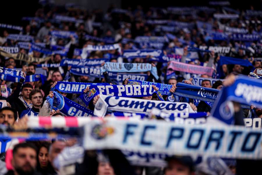 Adeptos do FC Porto no apoio à equipa