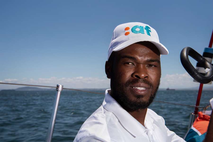 Sibusiso Sizatu, capitán sudafricano de vela, durante un entrenamiento.