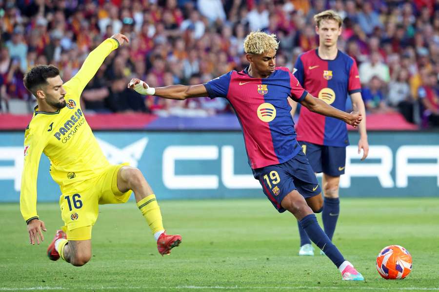 Baena y Lamine Yamal, durante un Villarreal-Barcelona