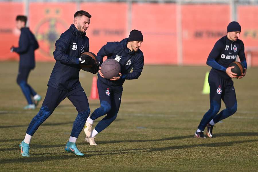 FCSB, amical cu liderul din Polonia