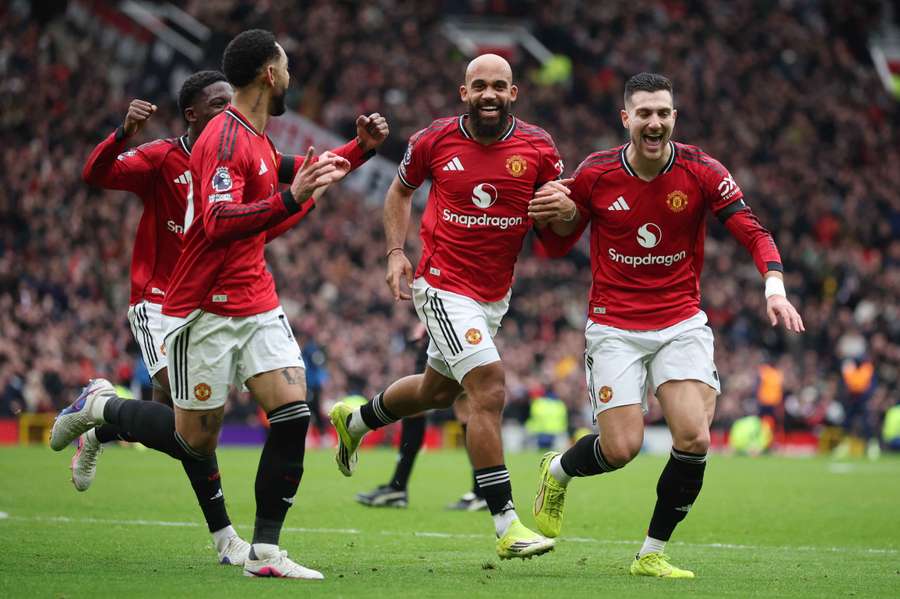 Billionaire Cooperman increases Man Utd stake Billionaire Cooperman increases Man Utd stake