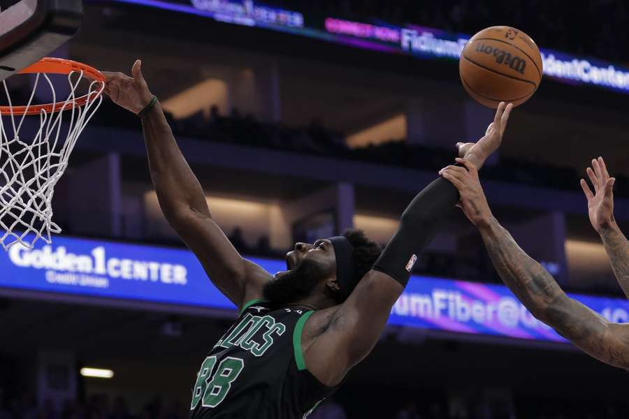 Neemias Queta em ação pelos Celtics