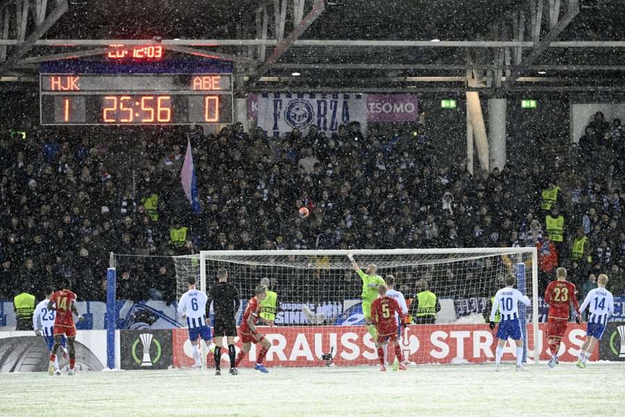 Aberdeen's match against HJK was delayed at half-time for the pitch could be cleared of snow