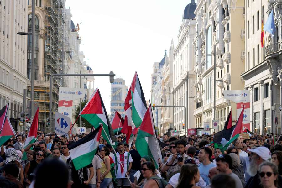 Manifestantes pró-palestinianos em Madrid