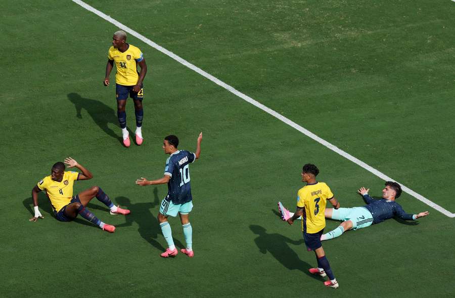 Ordoñez e Havertz a terra