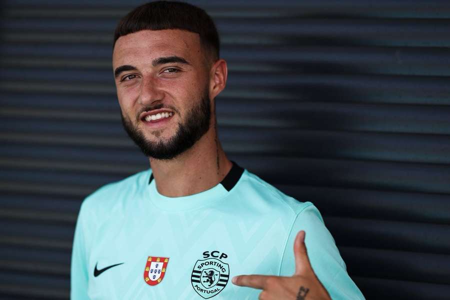 Zeno Debast com a nova camisola