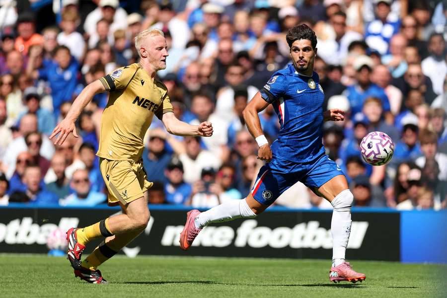 Pedro Neto foi titular no Chelsea diante do Crystal Palace