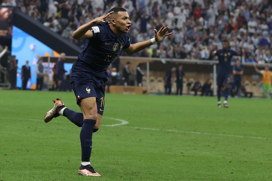 Mbappé devient le premier joueur à marquer durant deux finales consécutives depuis Vava