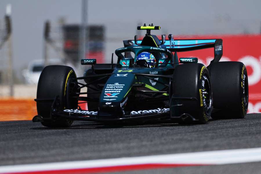 Fernando Alonso, a los mandos de un Aston Martin que no funciona con el motor Honda