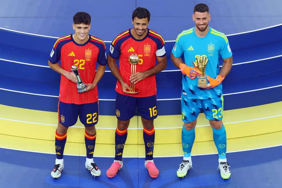 Pau Cubarsí, Rodri Hernández y Unai Simón Pau Cubarsí, Rodri Hernández y Unai Simón