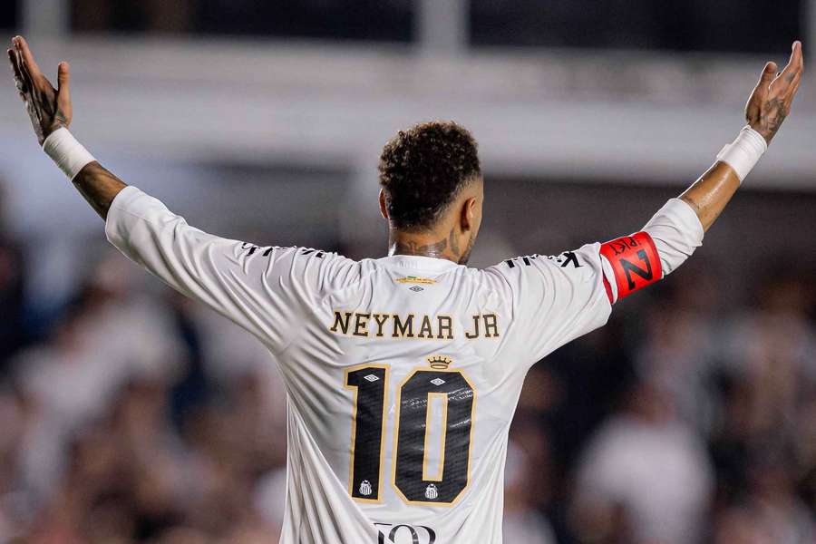 Ney voltou ao Santos em 2025