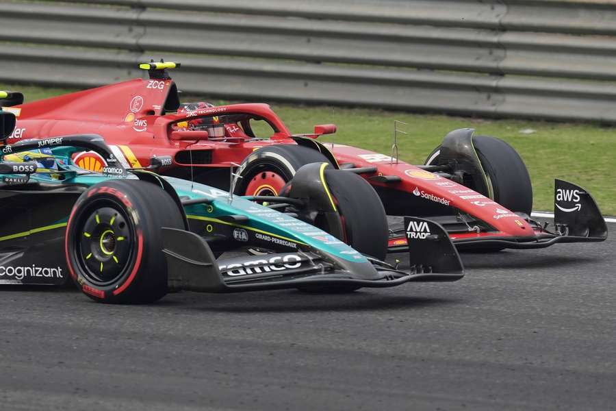Alonso y Sainz, lejos del podio en el GP de China.