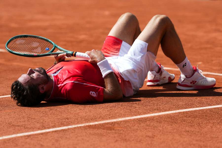Fostul campion Stan Wawrinka, eliminat în meciul de adio de la Roland Garros Fostul campion Stan Wawrinka, eliminat în meciul de adio de la Roland Garros