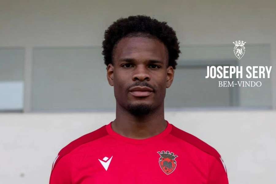 Joseph Séry com as cores do Penafiel