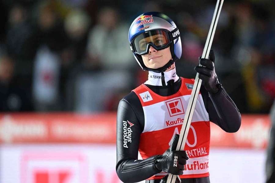 Wellinger hatte in Klingenthal zum dritten Mal in Folge den zweiten Durchgang verpasst Wellinger hatte in Klingenthal zum dritten Mal in Folge den zweiten Durchgang verpasst