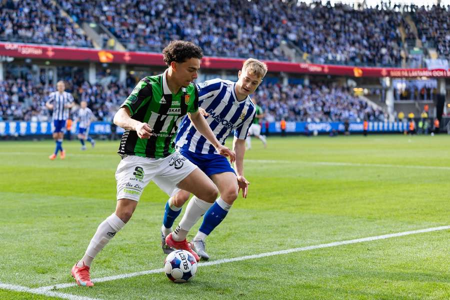 GAIS' Mohamed Bawa shields the ball from David Kruse