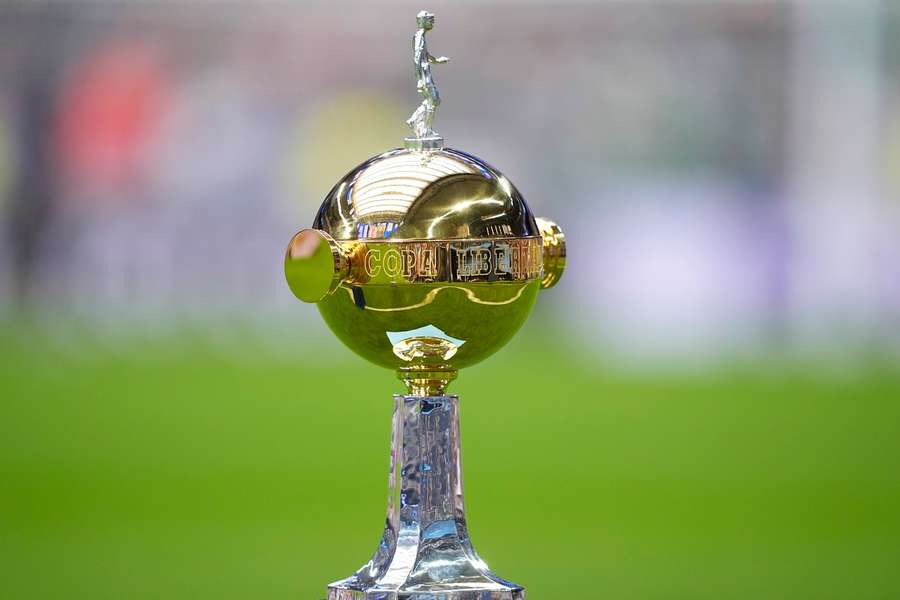 A taça da Libertadores ficará com Palmeiras ou Estudiantes