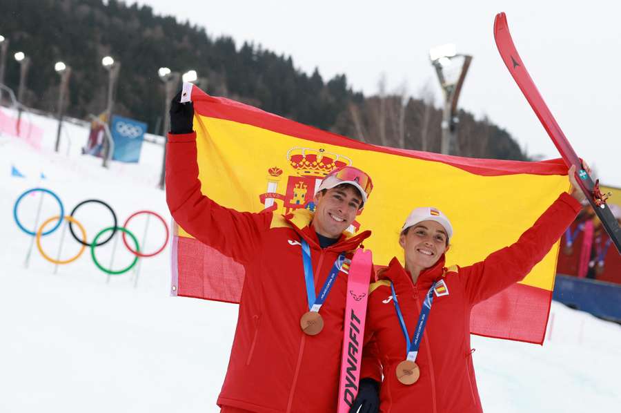 Ana Alonso y Oriol Cardona, con sus medallas de bronce