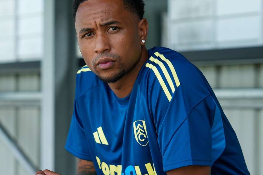 Tete snubs Everton to pen new Fulham contract