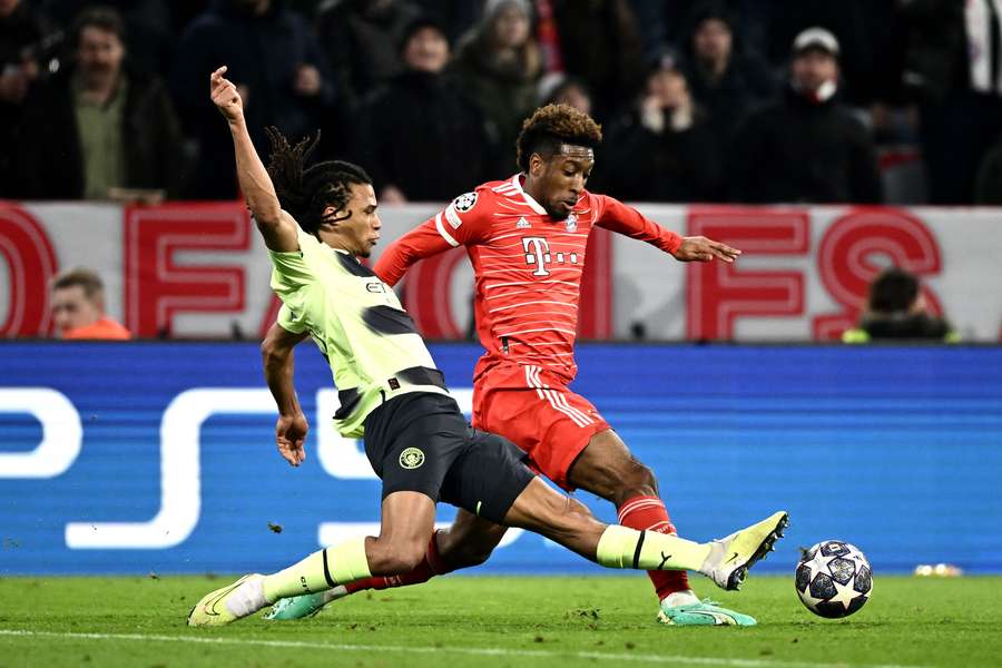 Nathan Aké in duel met Kingsley Coman