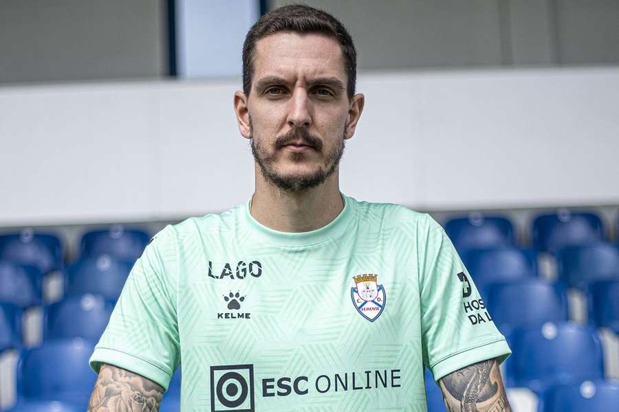 João Costa em destaque na baliza do Feirense