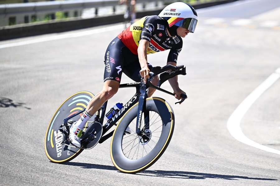 Remco Evenepoel em ação durante a etapa de abertura