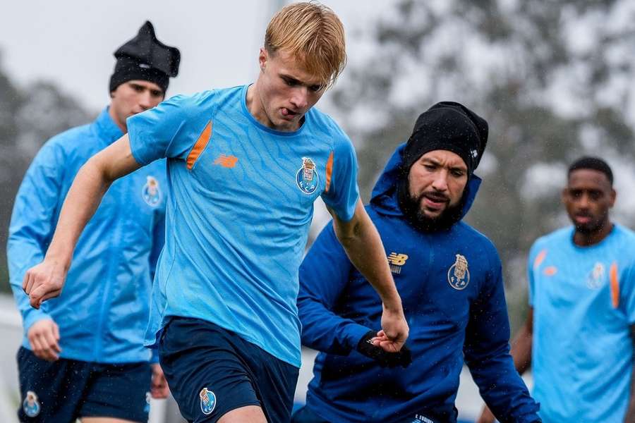 Farioli e Froholdt no treino