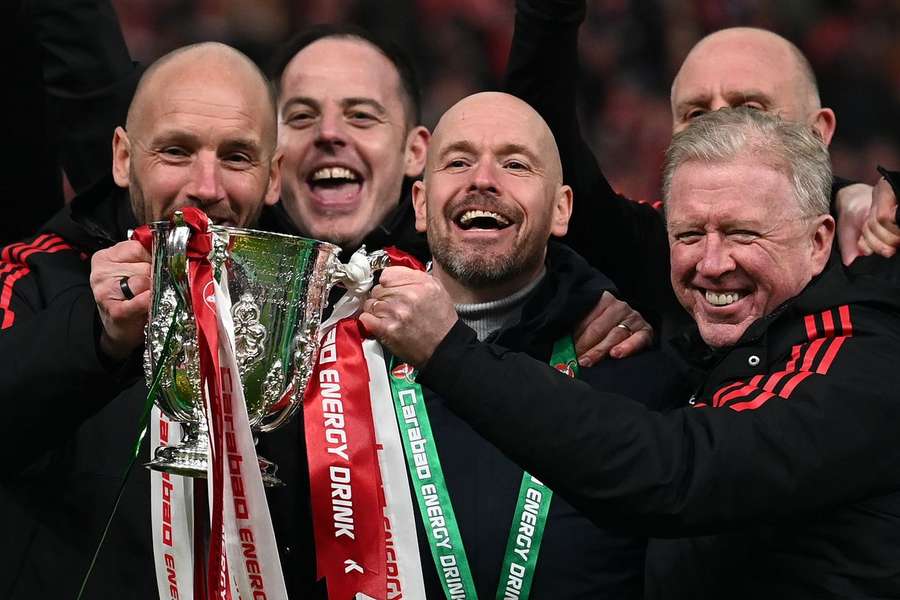 Erik ten Hag celebrou o primeiro troféu como treinador do Manchester United