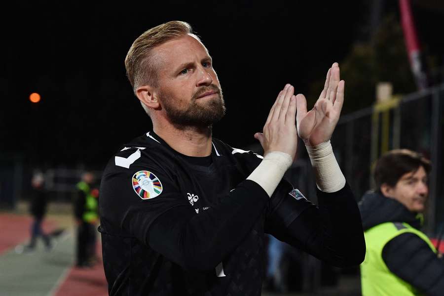 Schmeichel descarregou frustração num apanha-bolas