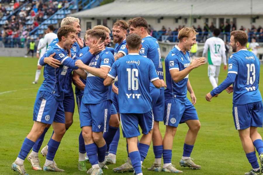 Kladno vede třetí ligu s náskokem osmi bodů, jedinou porážku utrpělo v prvním kole. Kladno vede třetí ligu s náskokem osmi bodů, jedinou porážku utrpělo v prvním kole.