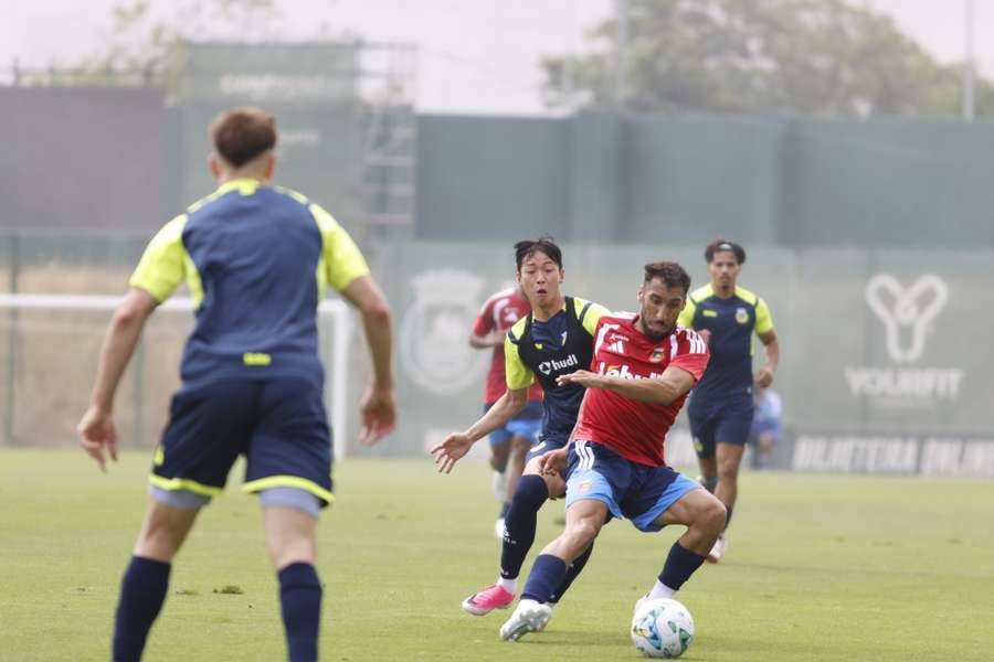 Arouca e Rio Ave encontram-se em duelo particular Arouca e Rio Ave encontram-se em duelo particular