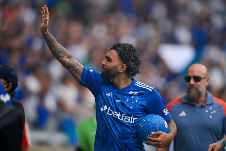 Gabigol foi apresentado com festa para mais de 40 mil torcedores no Mineirão