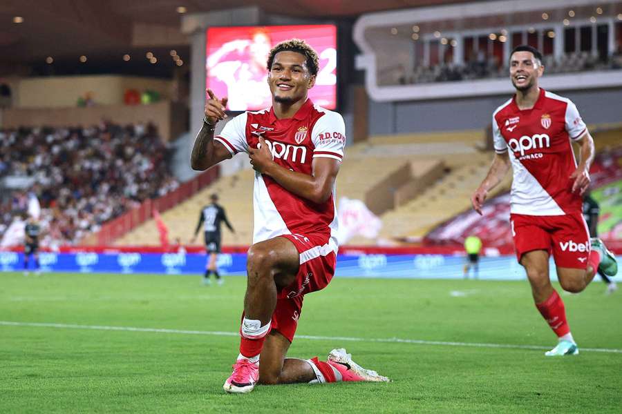 Bruner celebra su gol ante el Lens Bruner celebra su gol ante el Lens