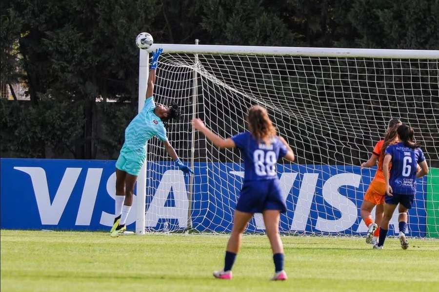Michaely Bihina cumpre 3.ª época em Portugal Michaely Bihina cumpre 3.ª época em Portugal