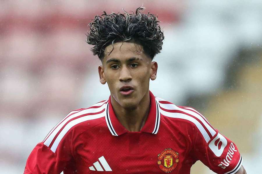 Barcelona unconvinced by Manchester United sensation JJ Gabriel Barcelona unconvinced by Manchester United sensation JJ Gabriel
