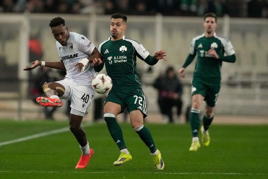 Plzeň prohrává v Aténách 1:2. Plzeň prohrává v Aténách 1:2.