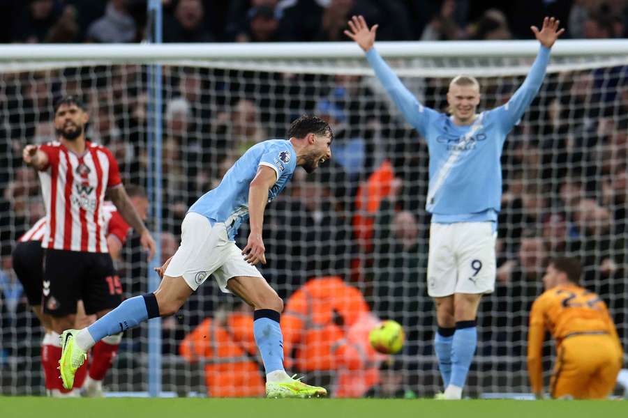Ruben Dias et Erling Haaland célébrant le premier but de la soirée.