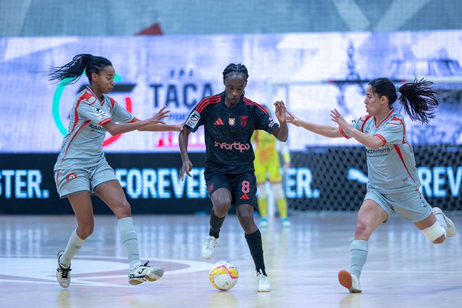 Benfica venceu o Feijó por 4-2 em Matosinhos