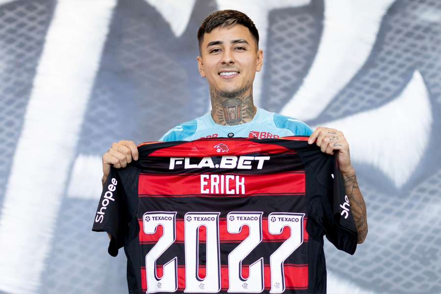 Erick Pulgar continua no Flamengo