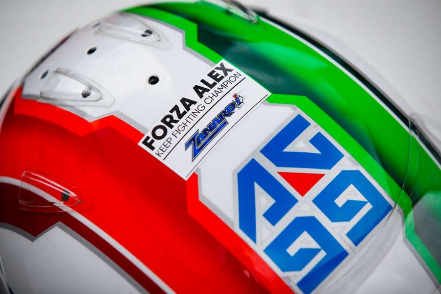 L'adesivo “Forza Alex” sul casco di Antonio Giovinazzi durante il Gran Premio d’Ungheria di Formula 1 del 2020 dopo il secondo incidente.