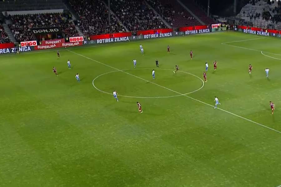 Lorenzo Biliboc (CFR Cluj), a părut că nu este în poziție de offside în timpul unei acțiuni de atac din partida cu Univ Craiova